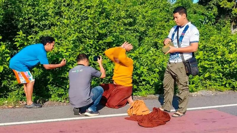 บุรีรัมย์ ตำรวจล้อมป่าจับพระ 55 ปี ขับเก๋งชนสาวดับ หนีเสยควายตายอีกตัว