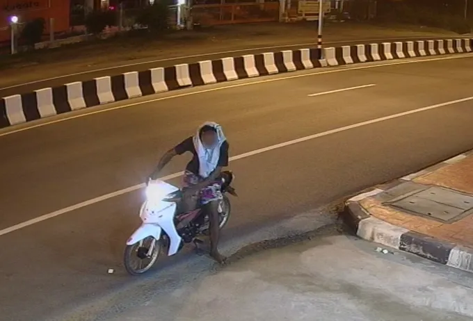 สุพรรณบุรี: ชายคลุมผ้าขาวธีมฮาโลวีนขี่ จยย. ฉกตะกร้าอะไหล่หน้าร้านที่ด่านช้าง เจ้าของแจ้งความแล้ว