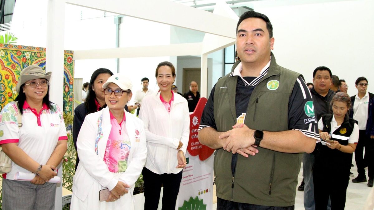 วัชระพลเดินเท้าตรวจหนองแด ยันพืชสวนโลกอุดรธานีพร้อมเปิด 1 พ.ย. นี้