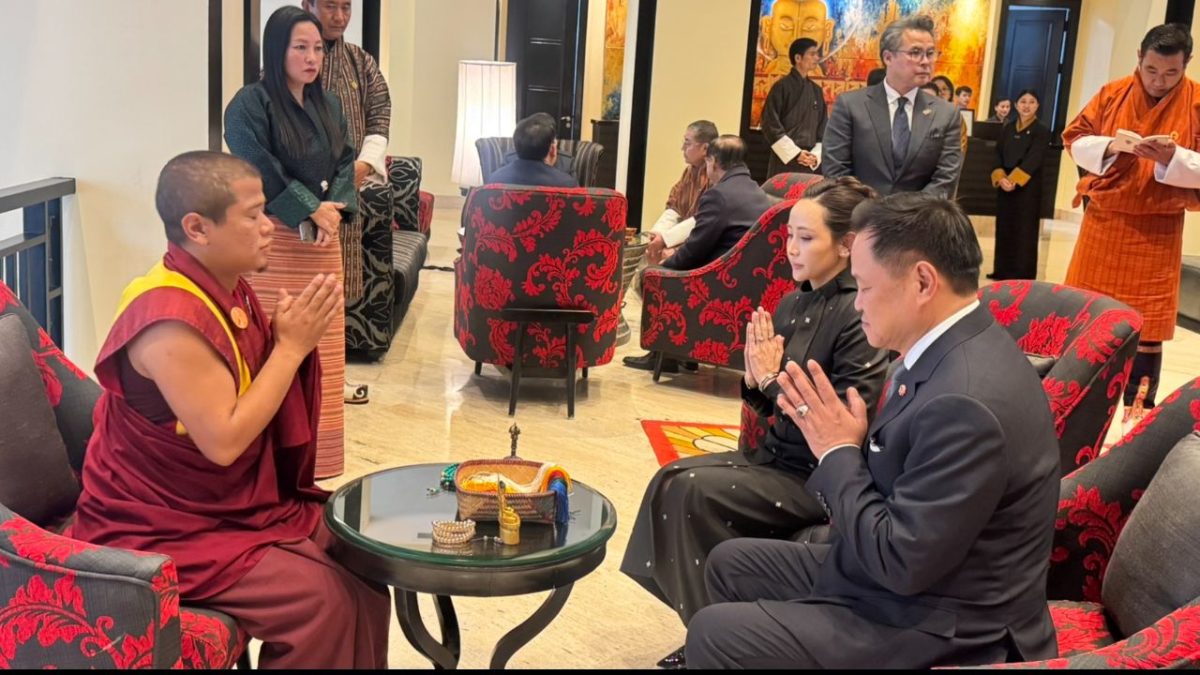 นายกฯ อนุทิน ถึงภูฏาน พระสงฆ์สวดมนต์ผูกด้ายศักดิ์สิทธิ์ ‘ซุงดึอ’ อวยพรคุ้มภัย