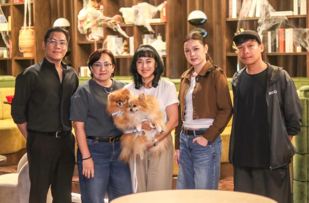 “ไก่ อารีรัตน์” ผู้ก่อตั้ง Animal Healings and Communication Thailand ร่วมถ่ายทอดความหมาย Rainbow Bridge ในสารคดี “หมาจร”