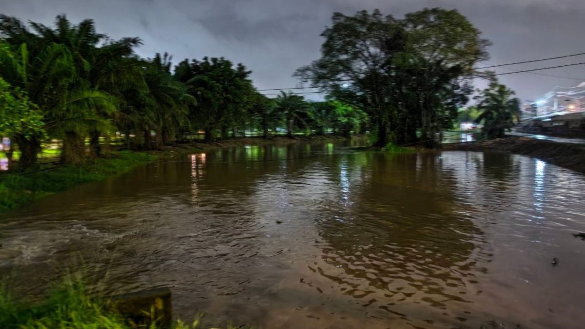 ภูเก็ตออกประกาศรหัสแดง คลองบางใหญ่ เสี่ยงล้นตลิ่ง คาดน้ำสูงสุดคืนนี้ 23.00-เที่ยงคืน