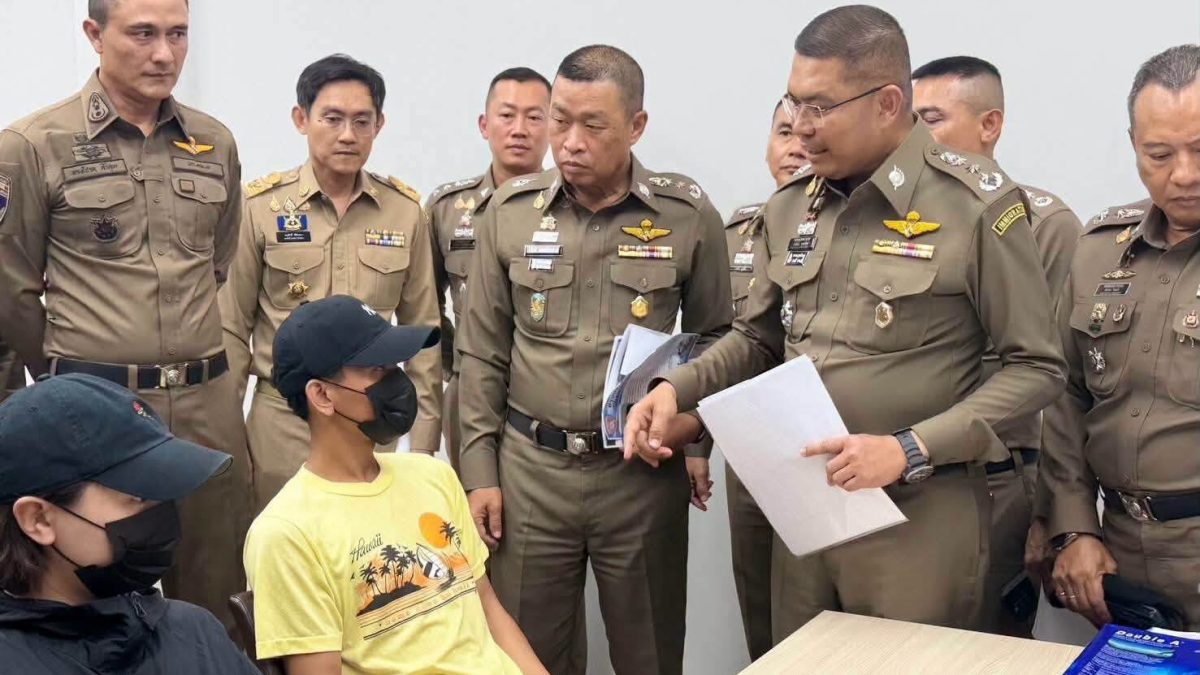 ตำรวจตรวจคนเข้าเมืองจับกุมชายจีนตามหมายแดงอินเตอร์โพลในพัทยา ข้อหาพนันออนไลน์