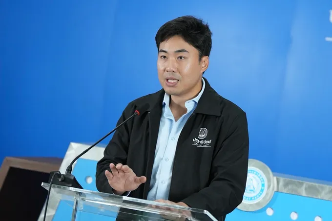 ปชป.จี้รัฐบาลตั้งศูนย์ช่วยน้ำท่วมใต้ เร่งจ่ายประกันภัยพิบัติ หลังถูกตอบโต้เรื่องหิวแสง