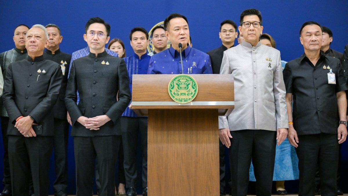 อนุทินยันรัฐบาลไม่หนีซักฟอก พร้อมเข้าสภา ธ.ค.นี้ เตรียมฟ้องปมค่าน้ำชา 7 ล้าน