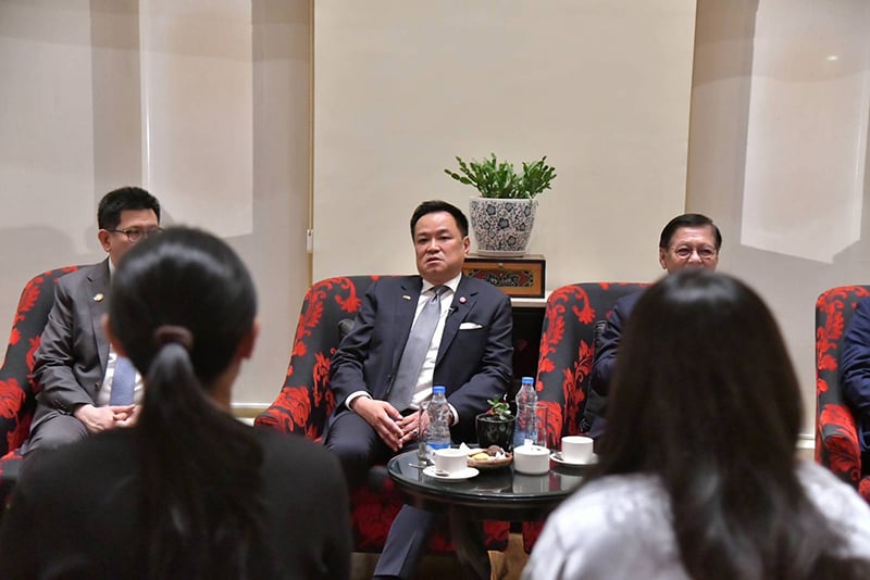 นายกฯ พบคนไทยในภูฏาน ยันรัฐบาลแข็งแรง เศรษฐกิจดี GDP ปีหน้าโต