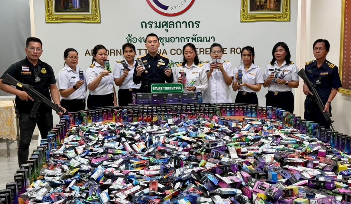 ศุลกากรช่องจอมร่วมไปรษณีย์โคราช ยึดบุหรี่ไฟฟ้าและพอตซอมบี้กว่าสามพันชิ้นก่อนฮาโลวีน