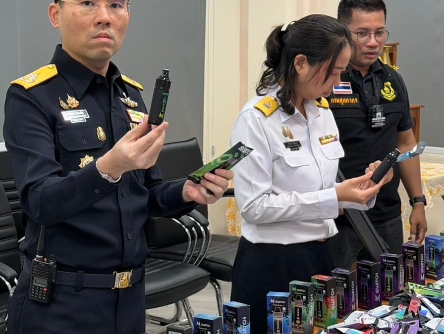 ศุลกากรช่องจอมร่วมไปรษณีย์โคราช ยึดบุหรี่ไฟฟ้าและพอตซอมบี้กว่าสามพันชิ้นก่อนฮาโลวีน