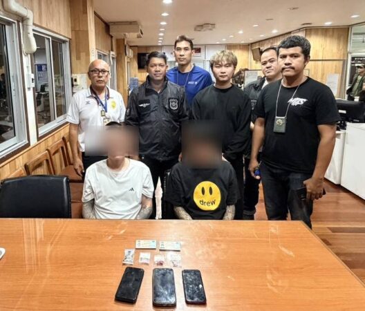 สตม.ร่วม ป.ป.ส.บุกโกดังกัญชาคลองสามวา ควบคุมต่างด้าว 14 ราย พบผู้ต้องหาหนีหมายจับเวียดนาม