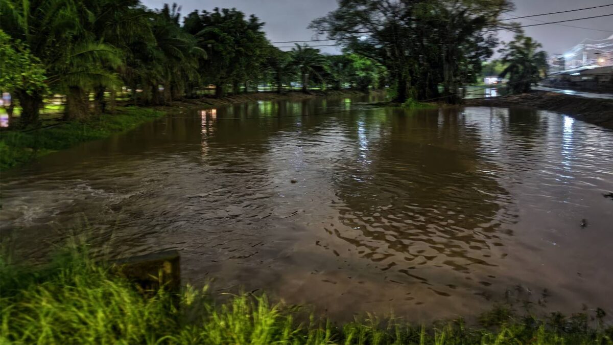 ภูเก็ตใช้สวนหลวง ร.9 เป็นแก้มลิง รับมือฝนต่อเนื่อง-น้ำทะเลหนุน เฝ้าระวังตลอดคืน