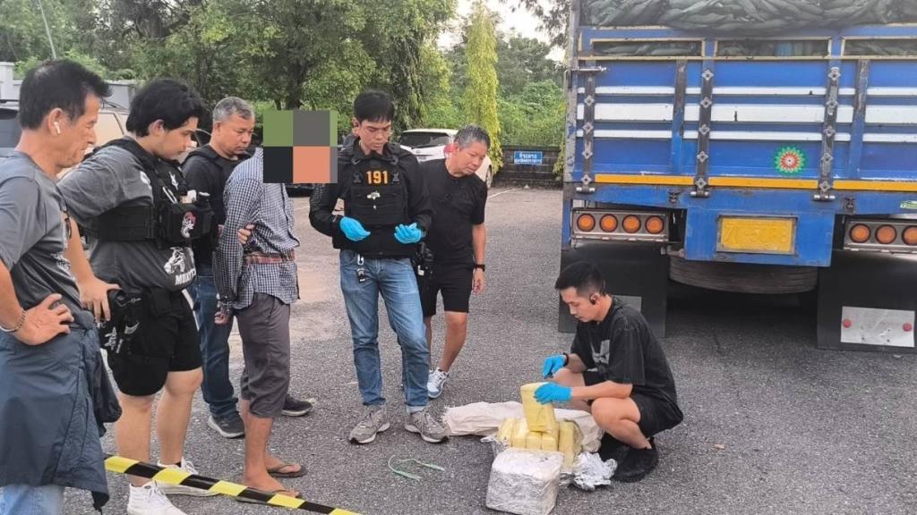 ตำรวจ 191 ยึดยาบ้า 6.47 ล้านเม็ด ซุกใต้ข้าวโพดในสิบล้อ ริมถนนหมายเลข 1 นครสวรรค์