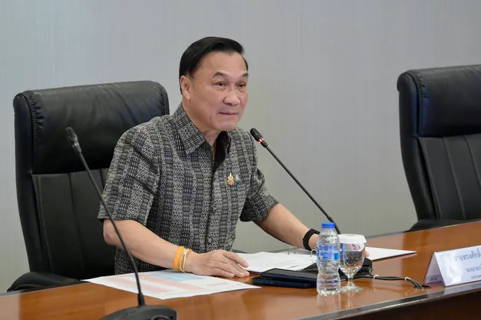 ทรงศักดิ์ ยันรัฐบาลมีมาตรการรับมือน้ำท่วมใต้ เตรียมเยียวยาและหาพื้นที่รับน้ำเพิ่ม