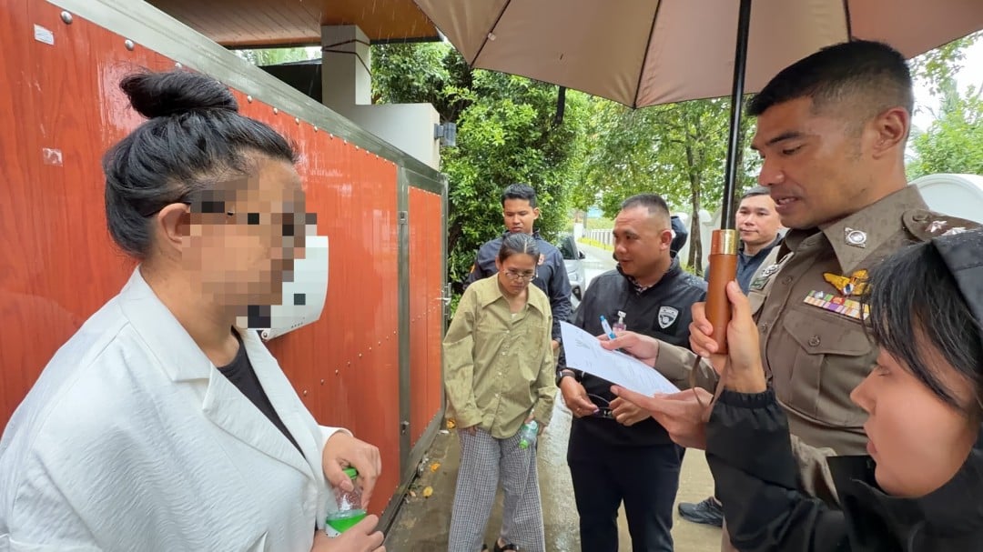 ตม.ภูเก็ตบุกจับสาวจีนคดีนอมินีวิลล่าราไวย์ พบบัญชีพัวพันคดีฉ้อโกงออนไลน์ 9 คดี