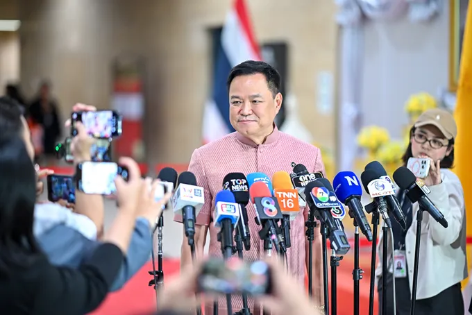 อนุทินยันสิทธิ์มอบรัฐมนตรีตอบกระทู้แทน ย้อนถามใครด้อยค่าสภาฯ